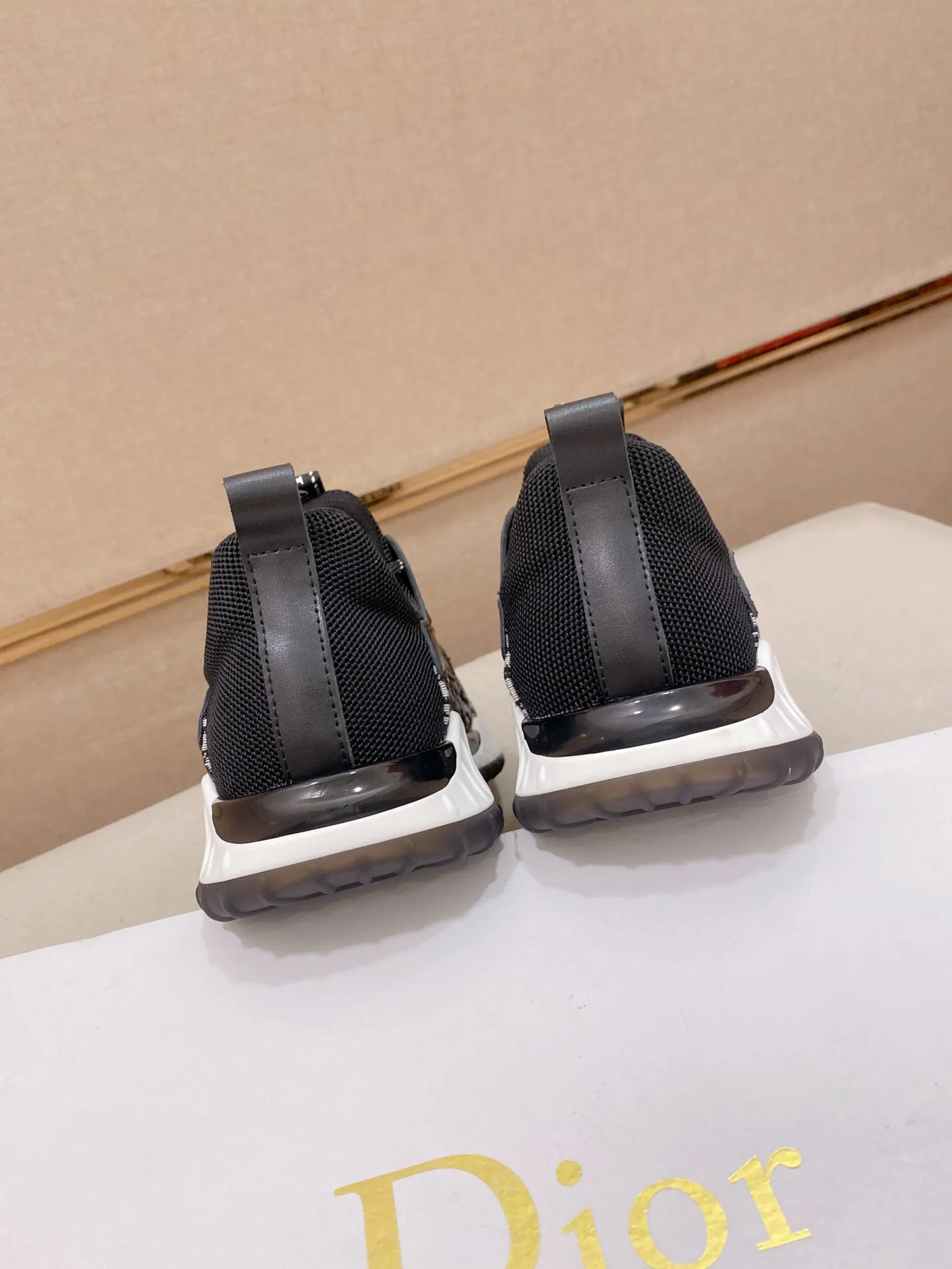 Factory price: 440💰[Dior·Dior] New casual sports style men's shoes, new spring and summer design, perfect workmanship, lace-up lazy style to create wardrobe quality, upper: imported cowhide, sheepskin lining is soft and comfortable, ultra-light TPU wear-resistant outsole, simple, versatile fashion men's shoes, excellent color code number 38--44. (Can be customized for 45 non-refundable)